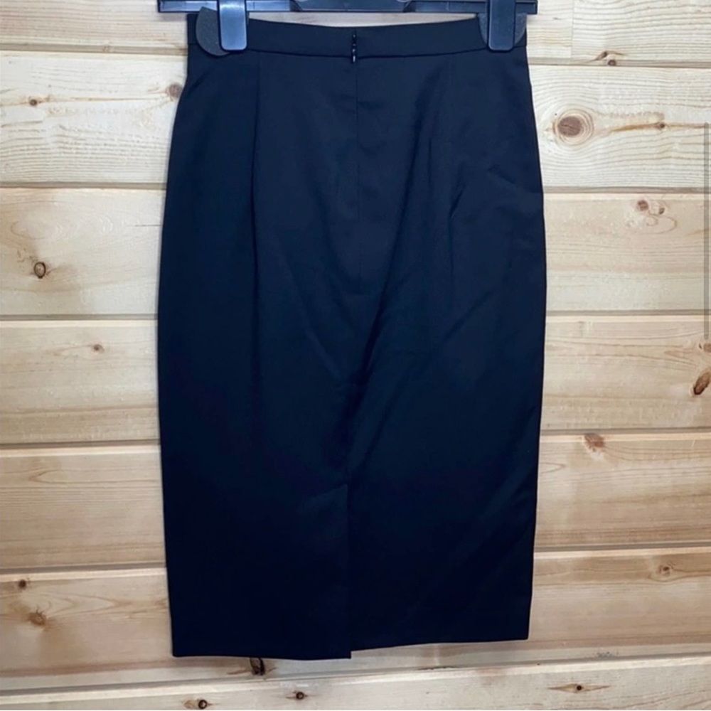Burberry pencil skirt / never worn size 10